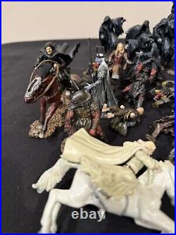 LORD OF THE RINGS ARMIES OF MIDDLE-EARTH LOT With Catapult Ram & Wepons