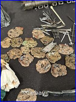 LORD OF THE RINGS ARMIES OF MIDDLE-EARTH LOT With Catapult Ram & Wepons