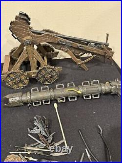 LORD OF THE RINGS ARMIES OF MIDDLE-EARTH LOT With Catapult Ram & Wepons