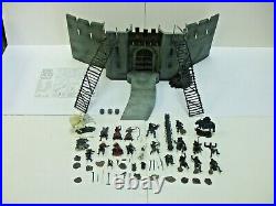 Lord of The Rings Armies of Middle Earth 20+ Figures and Helms Deep Castle Lot