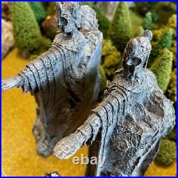 The Argonath 2 Painted Miniatures Fellowship Gondor Terrain Weta Middle-Earth