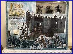 The Lord of the Rings Armies of Middle Earth Battle at Helm's Deep play set